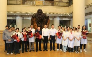 羅功成市長(zhǎng)看望慰問(wèn)集團(tuán)勞模及一線職工